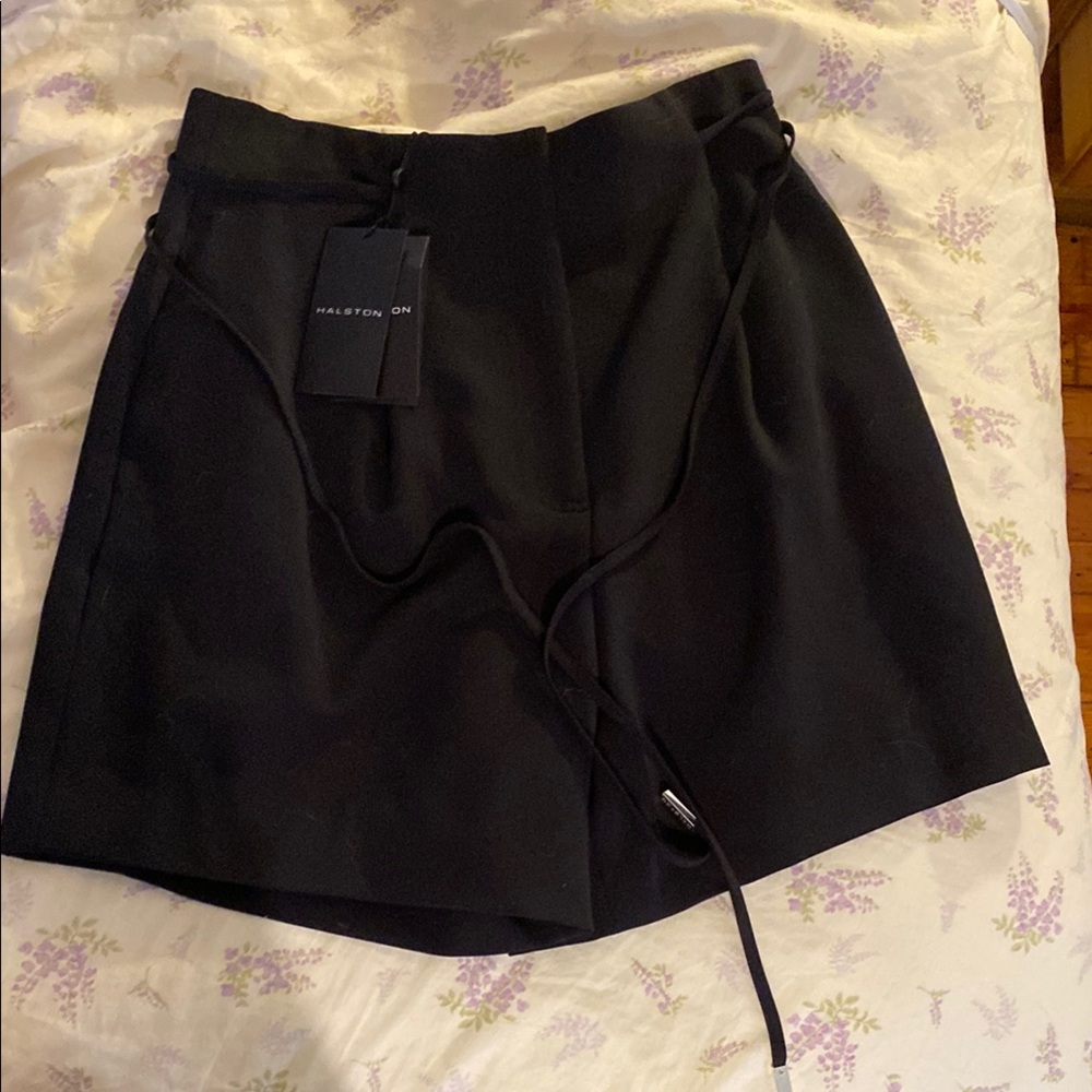 Halston Heritage Black Shorts Sleek Modern Design